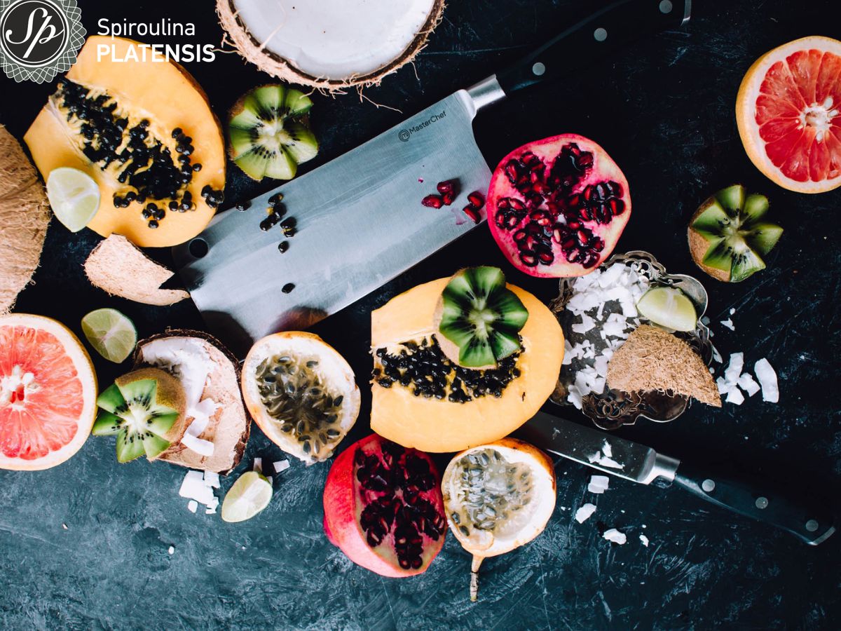 Ποικιλία φρούτων πάνω σε ένα τραπέζι