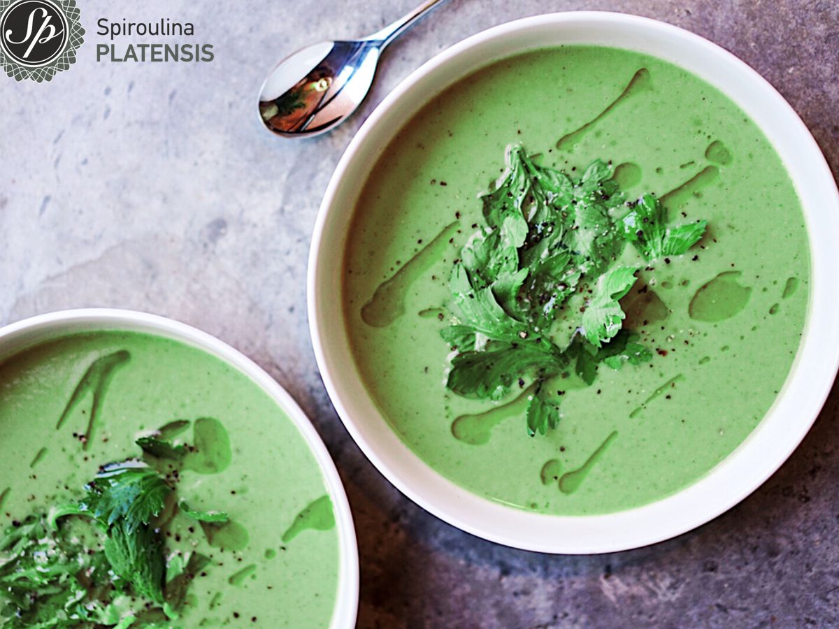 Βελουτέ σούπα με πράσινα λαχανικά και Spiroulina PLATENSIS