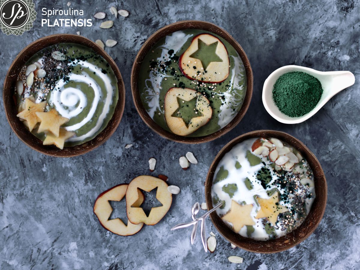 Πάγκος με 3 acai bowl με σπιρουλίνα