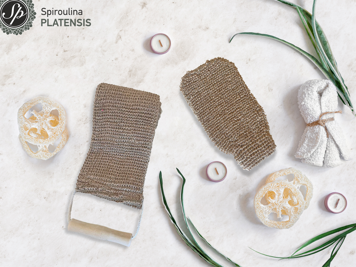 Γάντι και ζώνη απολέπισης με ίνες κάνναβης και γιούτας σε λευκό φόντο