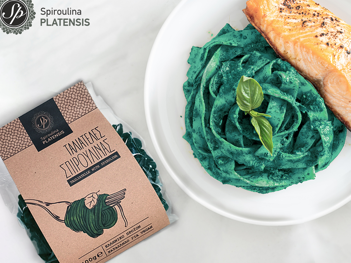 Ταλιατέλες με σάλτσα πέστο και σολομό