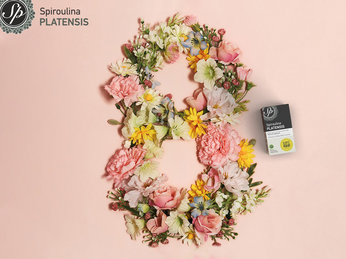 ο αριθμός 8 φτιαγμένος με λουλούδια και μίά συσκευασία spiroulina PLATENSIS ταμπλέτες
