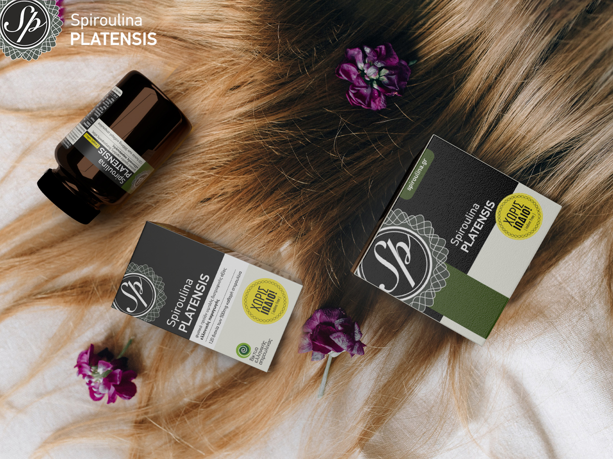 Καστανά μαλλιά που πάνω τους έχουν συσκευασίες spiroulina PLATENSIS