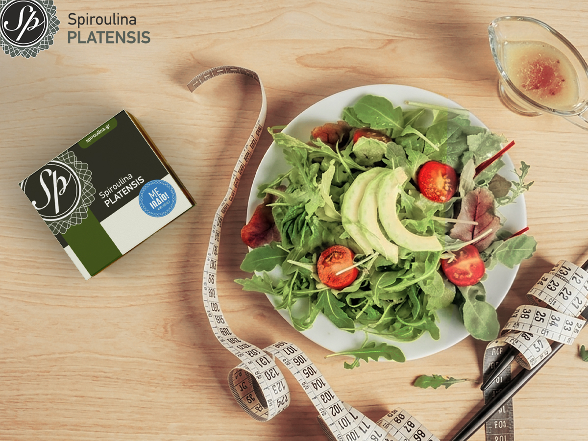 Σαλάτα και μεζούρα μέτρησης με Spiroulina PLATENSIS με ιώδιο για υποστήριξη απώλειας βάρους